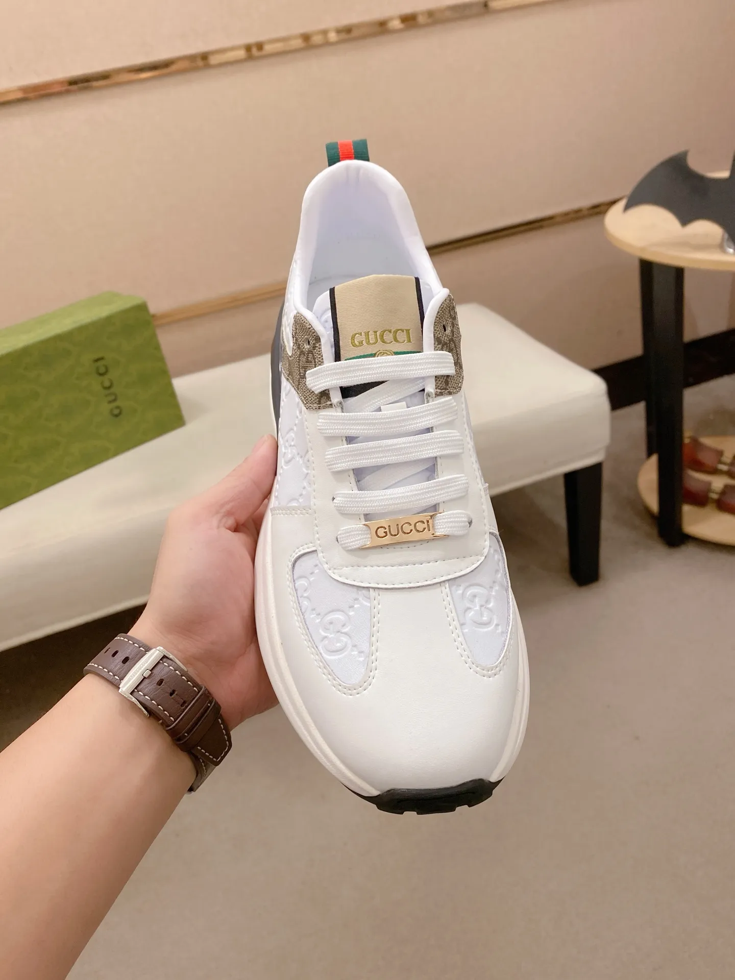 Factory price 442 men's shoes 💰New GUCCI (Gucci) counters are on the market at the same time, new men's shoes, 😘fabrics are selected imported cowhide, lining: sheepskin lining. 👍🏿 High-end ☄️ air-cushion molded anti-slip rubber outsole, exquisite lines, simple and elegant, comfortable and high-end for leisure travel. Code number: 38 to 44 (45 can be customized and cannot be returned or exchanged)